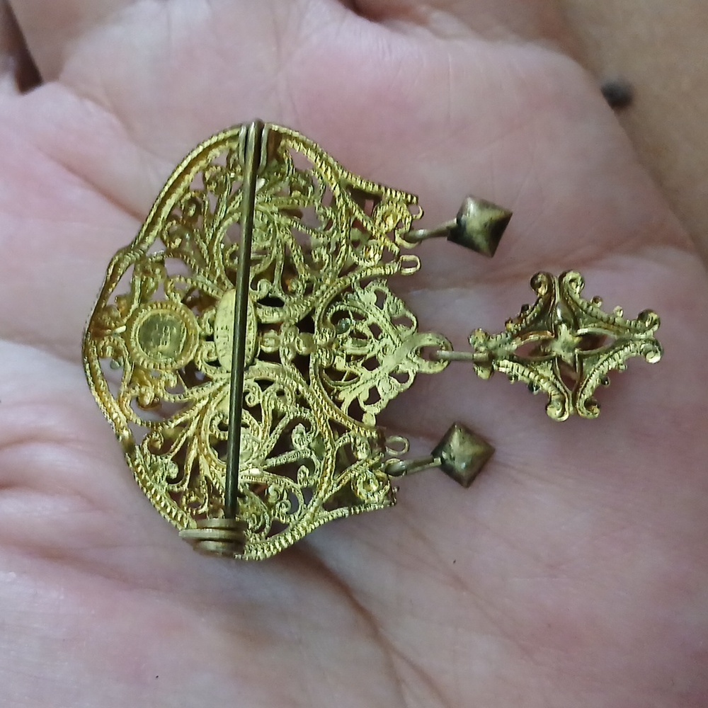 Vintage Gold-Tone Brooch with Emerald Green Stones - Picture 5 of 5